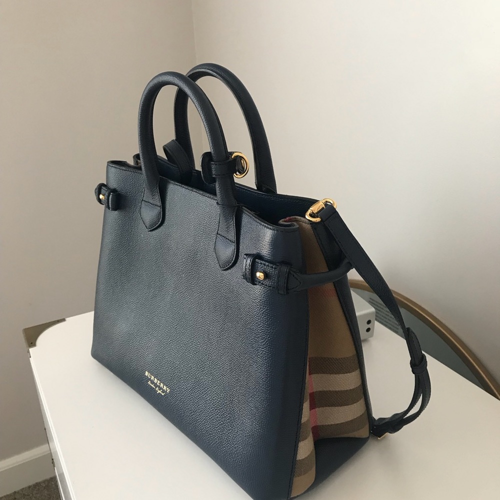 ❌SOLD❌❌Burberry banner medium handbag